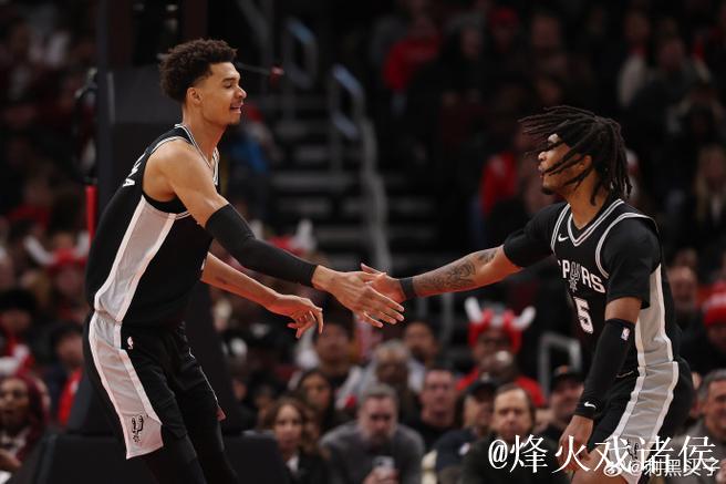 在文班亚马受赞誉时，我想致敬新秀第二年的卡斯尔